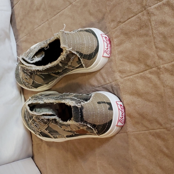 Blowfish Malibu Kids Camo Sneakers NIB - Picture 4 of 8